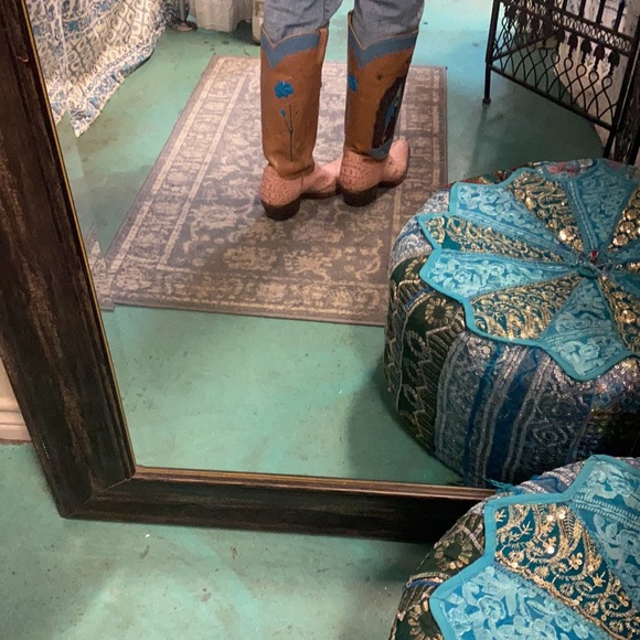 Pink alligator Virgen de Guadalupe western boots - Picture 3 of 9